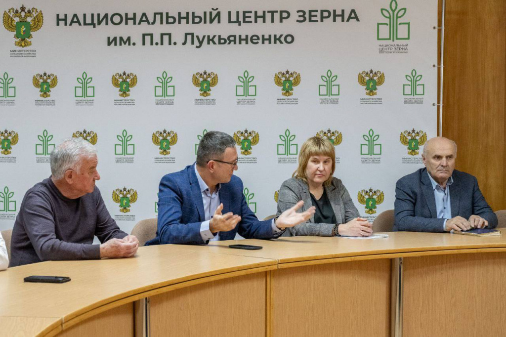 Участники ЮНАТ делятся опытом_8.jpg