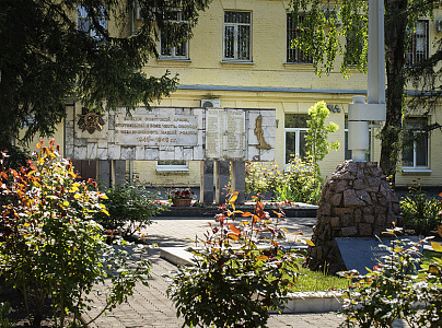 Rodstvenniki-geroya-VOV-posetili-memorial-v-chest-sotrudnikov-VNIIMK--pogibshikh-na-fronte-5