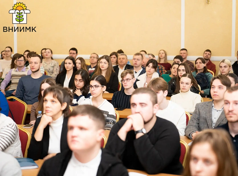 Startoval-priem-zayavok-dlya-uchastiya-v-SHkole-molodykh-uchenykh-3