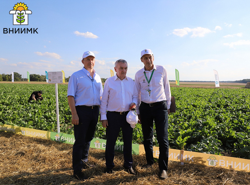 День-поля-ВНИИМК-2024-посетило-более-300-человек-6