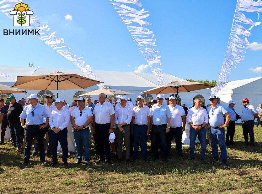 День-поля-ВНИИМК-2024-посетило-более-300-человек-14