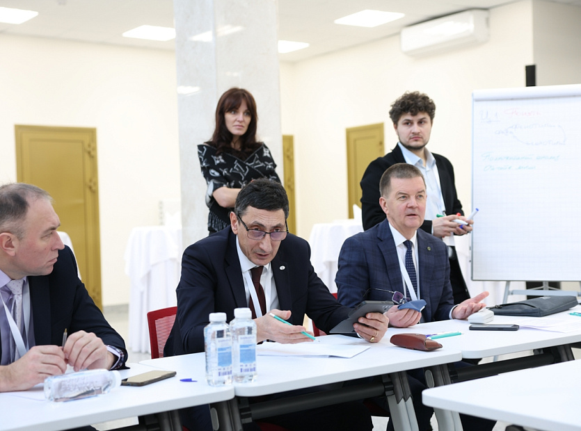 Na-strategicheskoy-sessii-v-Timiryazevskoy-akademii-uchenye-VNIIMK-obsudili-podkhody-k-razvitiyu-agro--i-biotekhnologiy-1